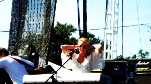 Carey plays the Pepsi Stage at Bayfest!