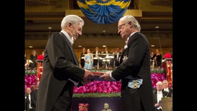 Mario Vargas Llosa recibe el Premio Nobel