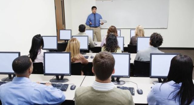 INTERNET AL SERVICIO DE UNIVERSITARIOS