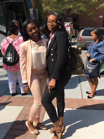 el ocho de abril dos mil diecisiete