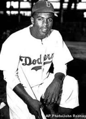 Jackie Robinson joins MLB