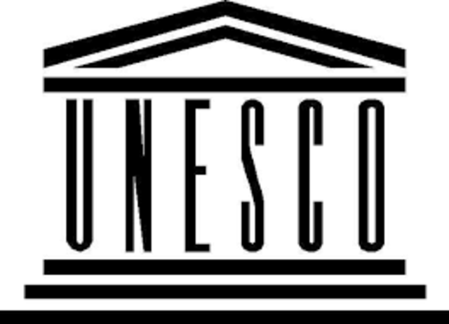 Se evidencia por primera vez en la UNESCO organiza su primer foro mundial sobre recursos educativos de libre acceso.