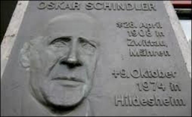 Muere Oskar Schindler.