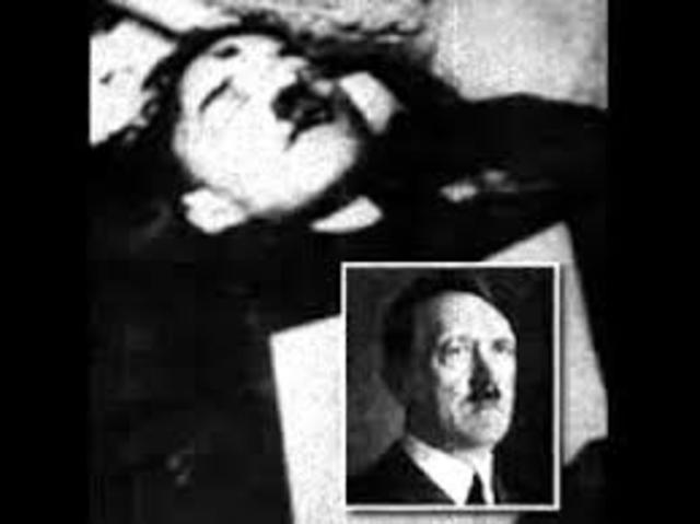 Muere Adolf Hitler.