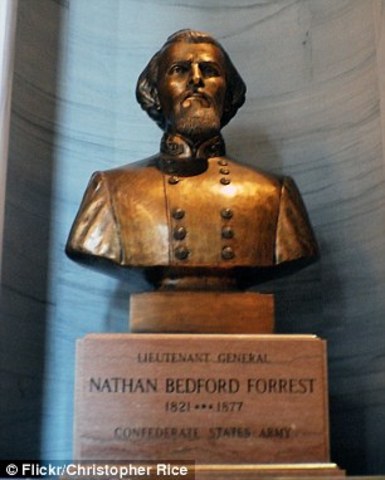 Nathan Bedford Forrest se convierte en el lider del clan.