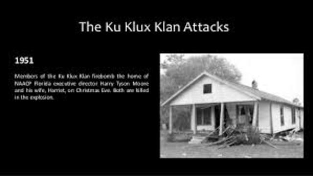 KKK Bombardea iglesias.