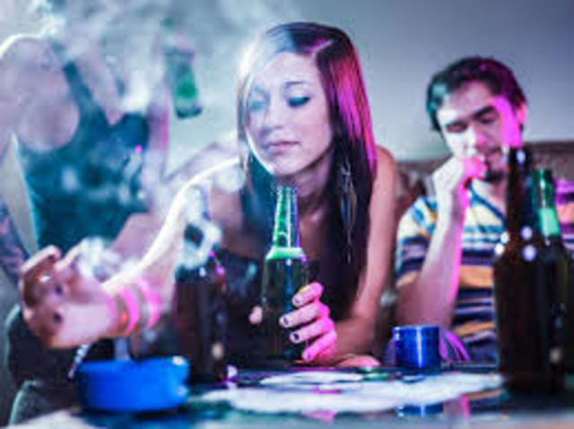 El alcohol y el tabaco hacen de las suyas en la adolescencia de nuestros tiempos.