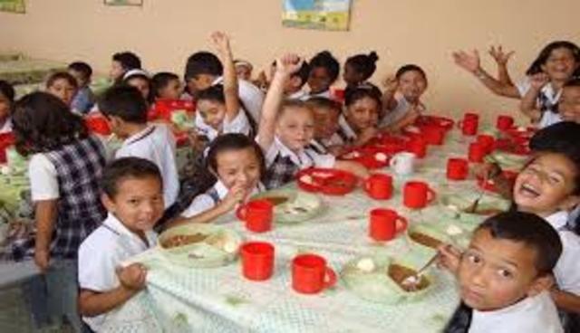 las instituciones educativas deben ser complementadas por los pilares de la educación inicial e incluyendo la buena alimentación para que así los niños y las niñas reciban una educación de calidad.