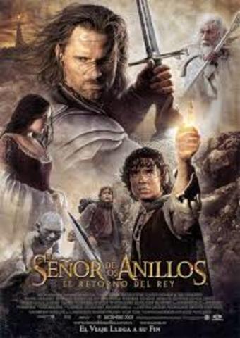 Publica El HOBBIT y comienza a escribir "El señor de los anillos"