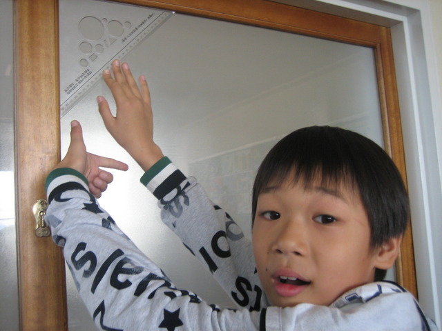 The game of a right angle