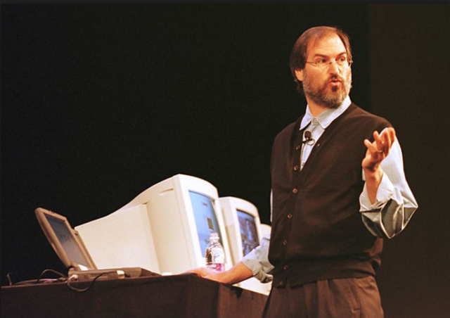 Steve jobs regresa a apple
