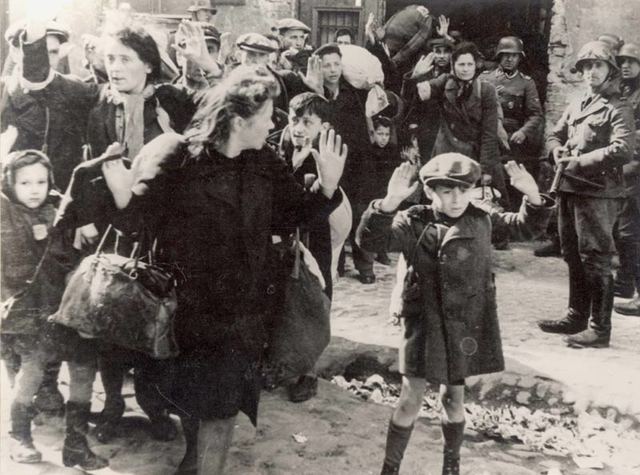 1935- Las leyes de Núremberg, empieza la persecución.