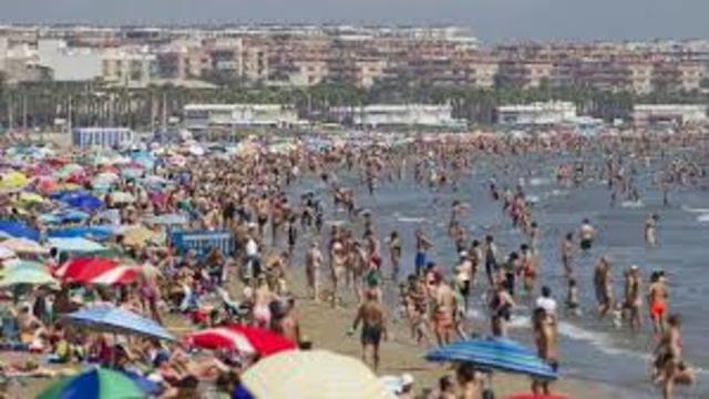 In 1960 the number of visitors overcame six millions