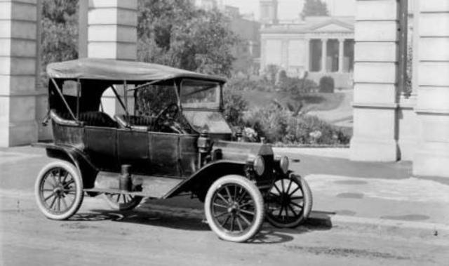 El primer AUTOMÓVIL