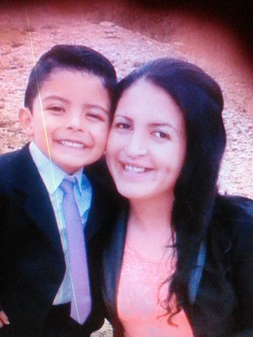 MI HIJO Y YO ESTUDIANDO