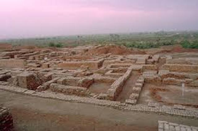 Indian cities of Harappa and Mohenjo-Daro thrive