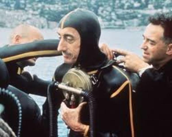  Jacques Cousteau develops SCUBA