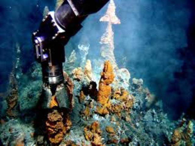 Deep Sea Hydrothermal Vents and Associated Life Around them are Discovered
