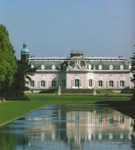 Schloss Benrath, Benrath (von Süden)