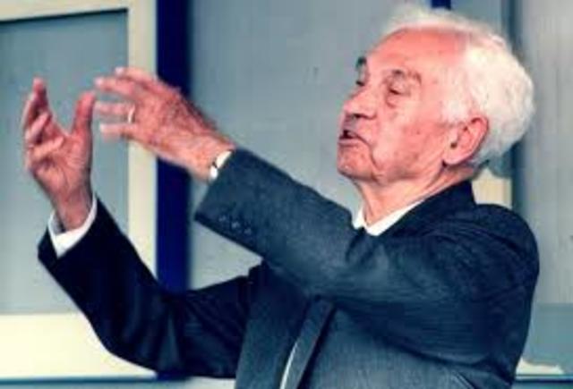 Ernst Mayr develops the Biological Species Concept