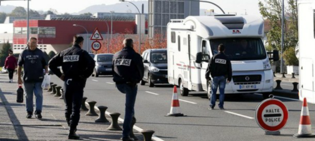 MATAN POLICIAS EN FRANCIA