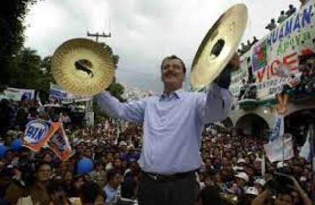 2000. PAN gana elecciones Presidenciales.