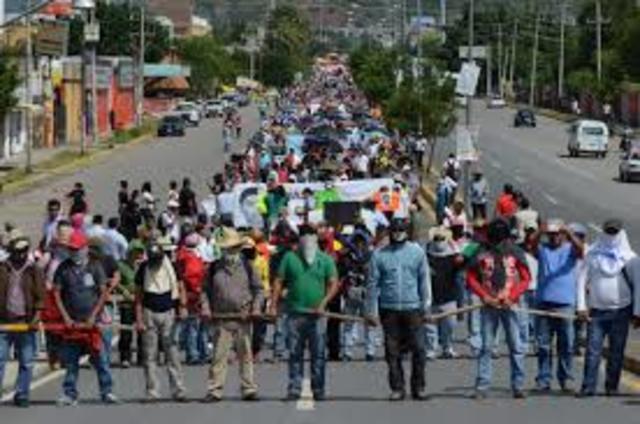 Manifestación en Guerrero contra la reforma educativa.