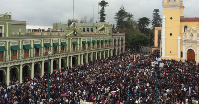 Le vuelven a gritar, ahora miles: ¡Duarte, ratero, devuelve el dinero!