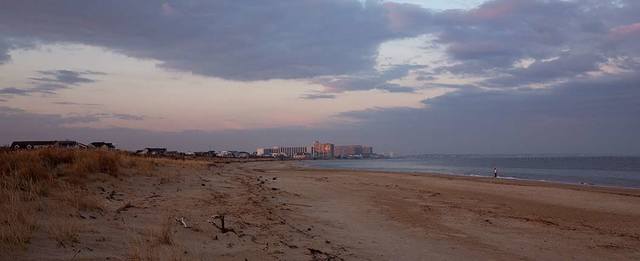 Jamestown is founded on the coast of Virginia by 100 english settlers.