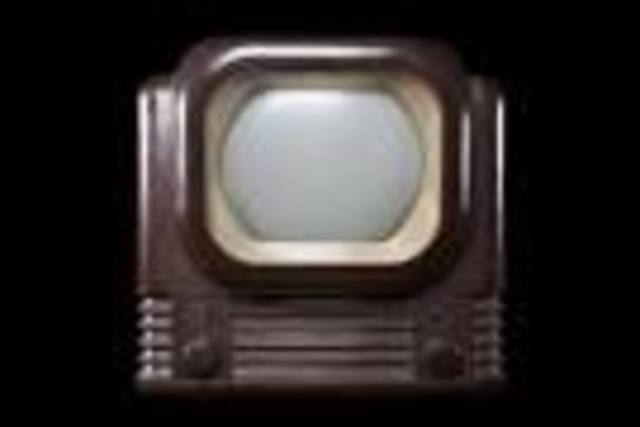 Uso del primer aparato de televisión