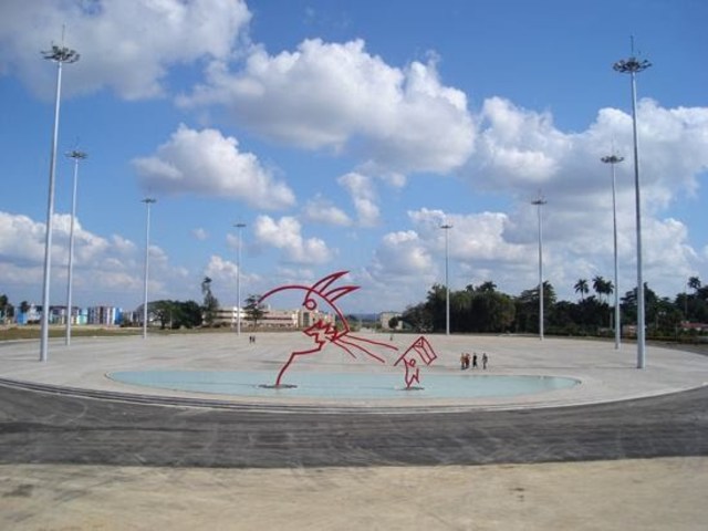 Escultura de la Ciudad Universitaria de la UCI