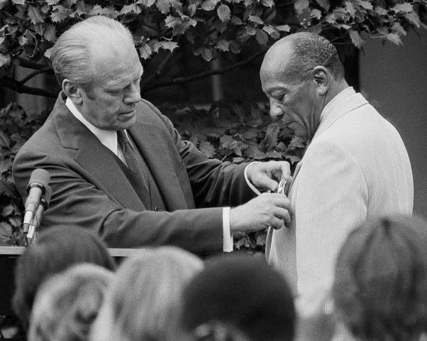 Jesse Owens Gets Presidental Medal of Freedom