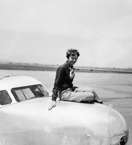 Participates in the National Air Races in Los Angeles, California