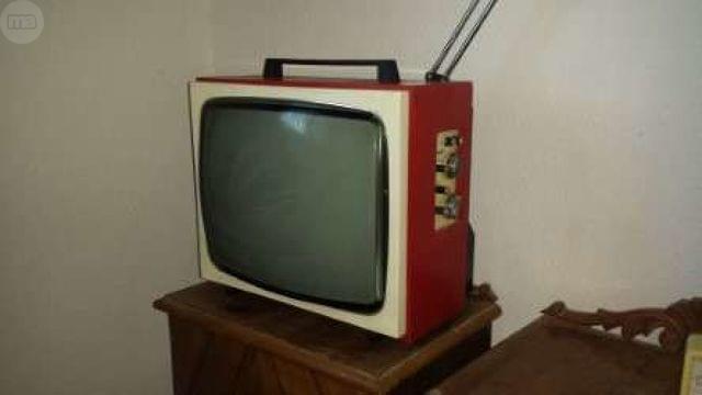 televisión y la cinta de VHS