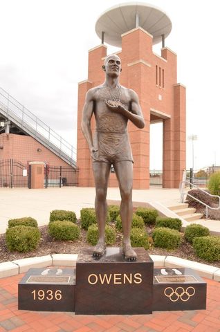 Ohio State Reveals Jesse Owens Statue