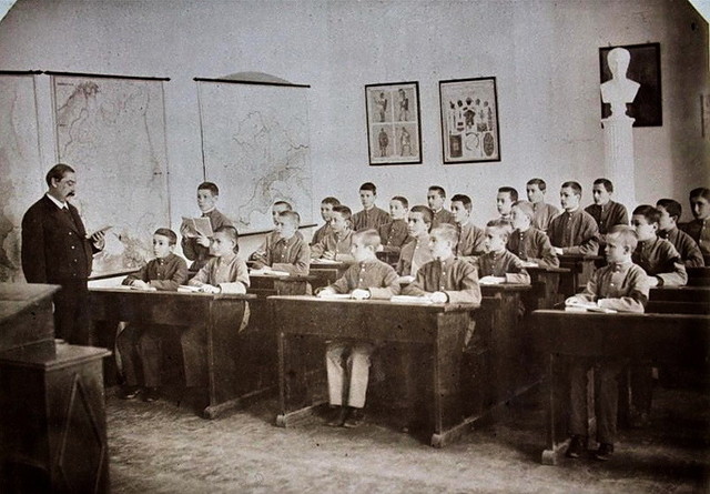 Издание циркуляра "О кухаркиных детях"