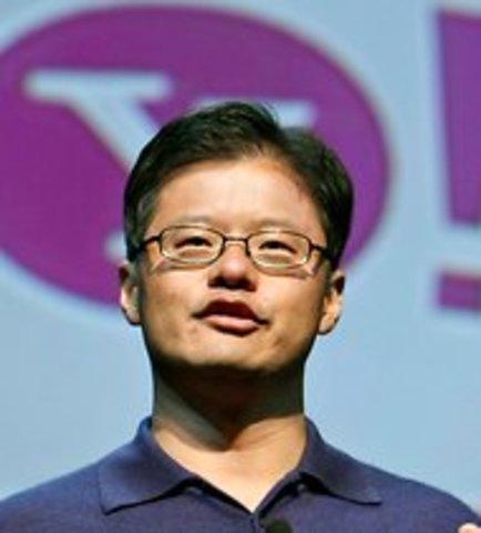 Jerry Yang asume la dirección de Yahoo!