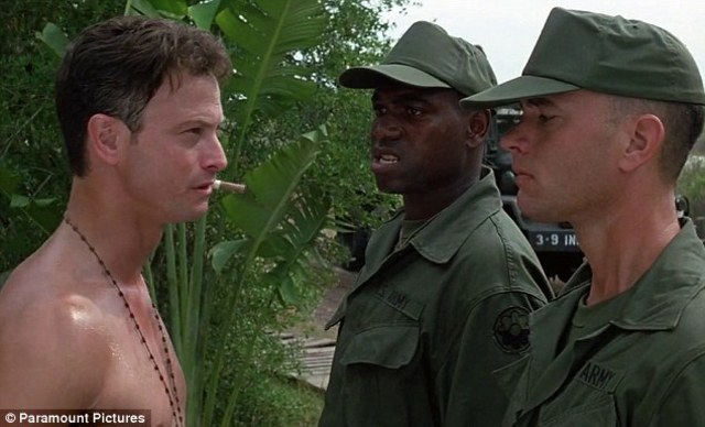 Forrest and Bubba fight in the Vietnam War