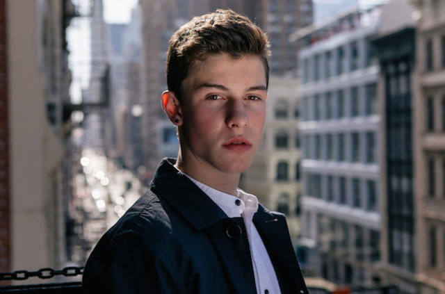 Shawn signs with Island Records.