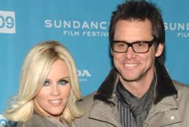 Began dating Jenny Mcarthy