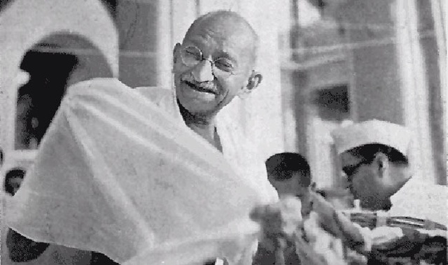 Gandhi becomes the leader of the Independence movement