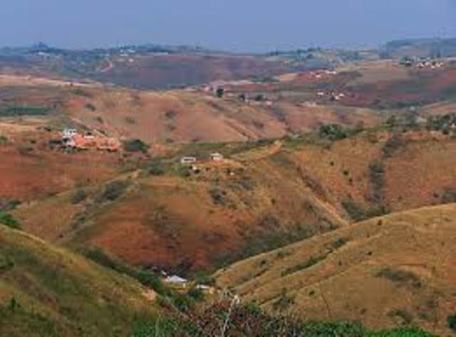 The centre column, led by Lord Chelmsford, moves to Rorke's Drift on the edge of Zululand.