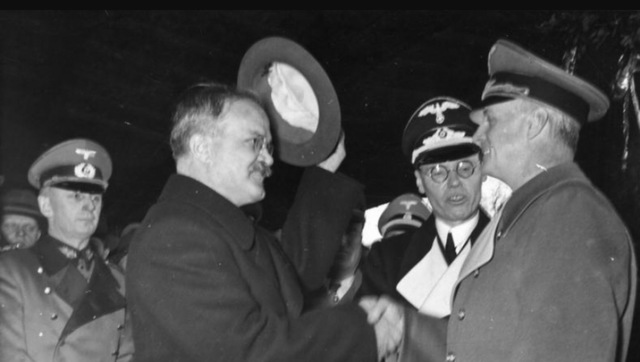 Hitler and Stalin sign non-aggression pact