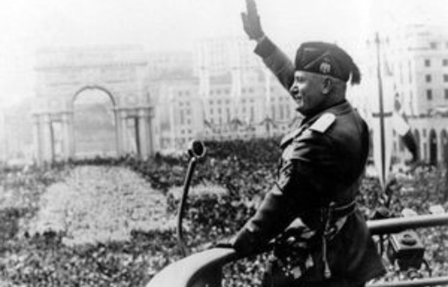 Mussolini establishes fascist party in Italy