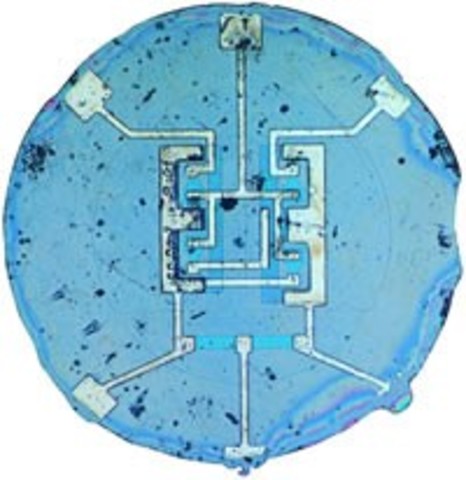 Primer circuito integrado regulador de voltaje.