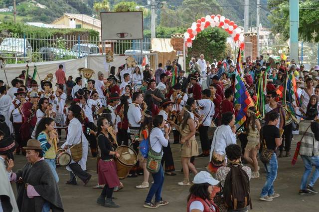 Festival de carrosas en Cota