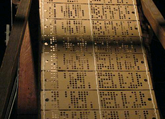 Tarjetas de cartón perforado