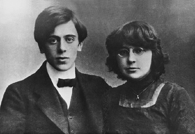 Вышла замуж за Сергея Эфрона