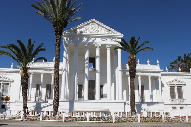 Reinauguración del edificio actual de la entonces llamada Escuela de Medicina, Cirugía y Enfermería.