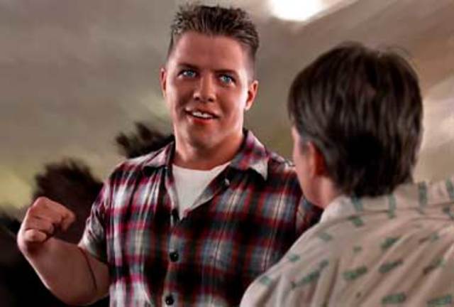 Kelly, Kyle and Vernon devise a plan for Vernon to beat up Scott.